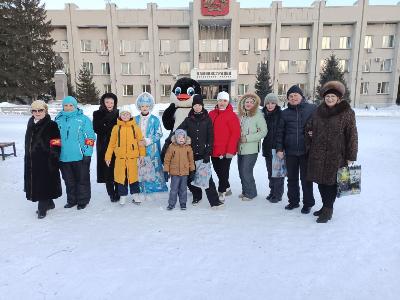 17 января на новогоднем катке возле администрации Кировского района состоялось награждение участников детского фото-конкурса «Снежная баба – Снеговик»