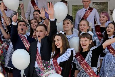 В школах Кировcкого района прозвенели последние звонки