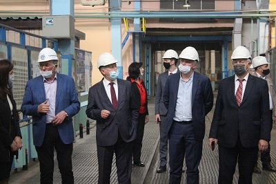 Руководство города поблагодарили работников завода «Сиблитмаш» за реконструкцию чаши Вечного огня