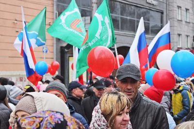Трудовые коллективы Кировского района приняли участие в первомайской демонстрации