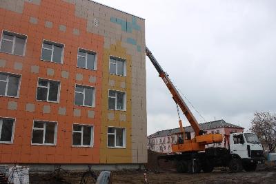 Мэр Новосибирска лично проконтролировал ход строительства детских садов в Кировском районе