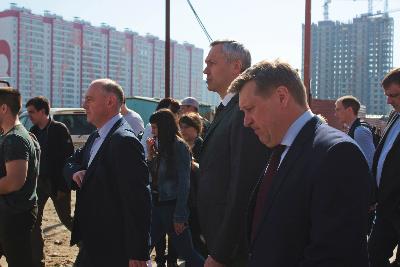 Губернатор НСО проконтролировал ход строительства новой школы в Кировском районе