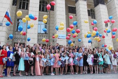 Поздравление команды администрации Кировского района с окончанием учебного года