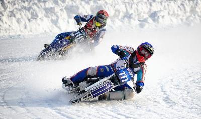 Новосибирские гонщики завоевали золото и серебро всероссийских соревнований по мотогонкам на льду