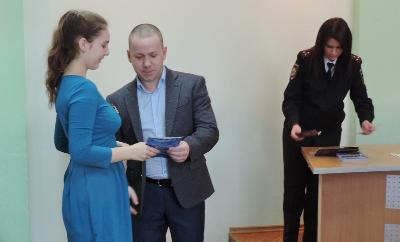 Шестнадцать кировчан торжественно получили паспорта граждан РФ