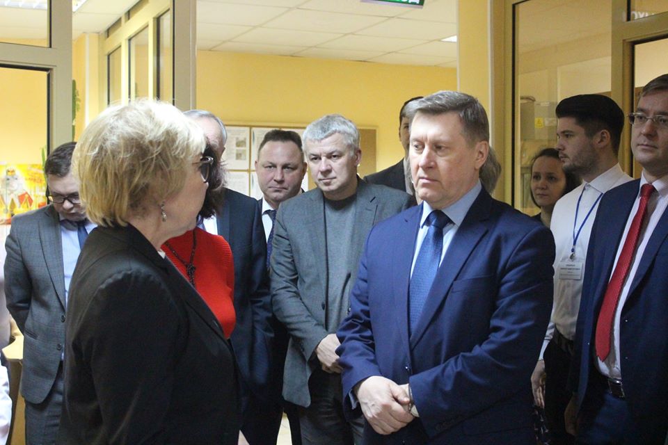 Мэр Новосибирска Анатолий Локоть посетил отделение социальной реабилитации в Кировском районе