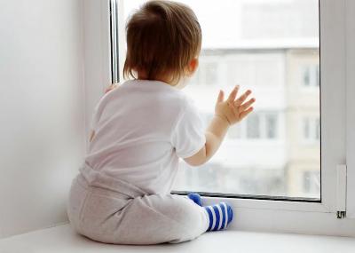 Берегите ваших детей от падения из окна