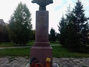 К бюсту Героя Советского Союза Рихарда Зорге возложили цветы