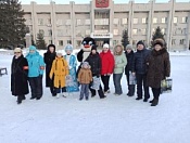 17 января на новогоднем катке возле администрации Кировского района состоялось награждение участников детского фото-конкурса «Снежная баба – Снеговик»
