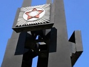 40 лет (1975) со дня открытия обелиска «Штыки» на площади Сибиряков-Гвардейцев