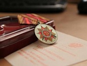 Юбилейные медали к 70-летию Победы начали вручать в Новосибирской области