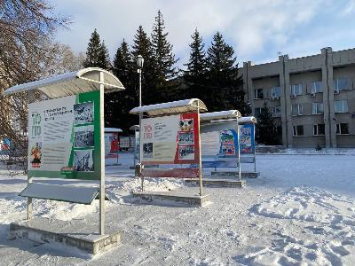 «10 лет ГТО:  ПОДТЯНИСЬ К ДВИЖЕНИЮ!» — тема новой уличной выставки на площади перед зданием администрации Кировского района