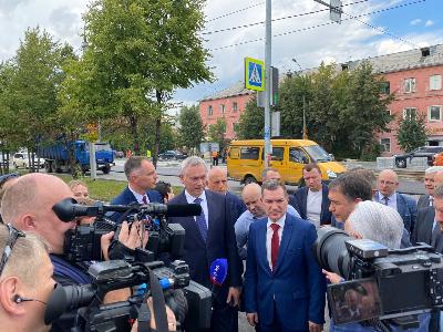 Губернатор Новосибирской области Андрей Травников и мэр города Новосибирска Максим Кудрявцев 12 августа с рабочим визитом посетили Кировский район
